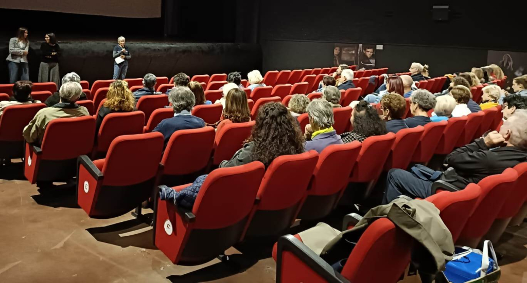 Ieri al cinema Lux si è tenuta una serata dedicata all'Alzheimer, con la proiezione del film Fuga in Normandia Ieri al cinema Lux si è tenuta una serata dedicata all'Alzheimer, con la proiezione del film Fuga in Normandia